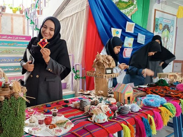 برپایی بازارچه کسب و کار دانش‌آموزی مدرسه الزهرا مارگون