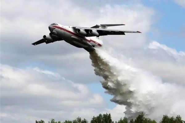 مشارکت تیم هوایی کشور ترکیه در اطفای حریق جنگل‌های الیت 