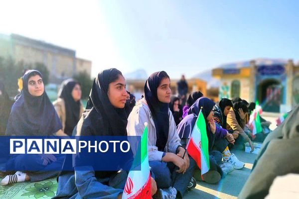 نواختن زنگ مدرسه عشق به‌مناسبت گرامیداشت هفته بسیج در شهرستان باشت