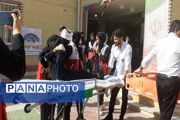 مانور دانش‌آموزی پدافند غیر عامل در شهرستان میناب