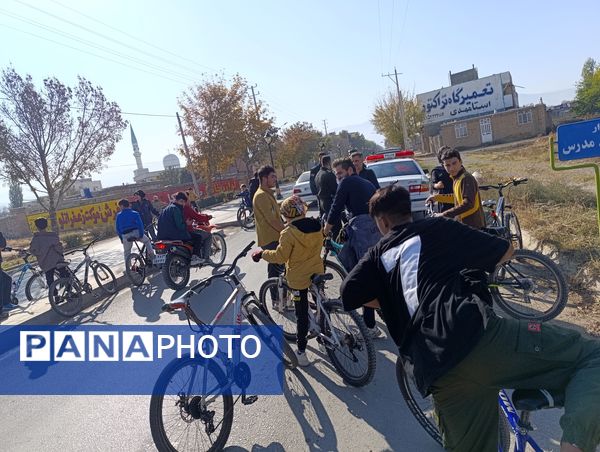 برگزاری همایش دوچرخه‌سواری در آشخانه به‌مناسبت روز دانش‌آموز 