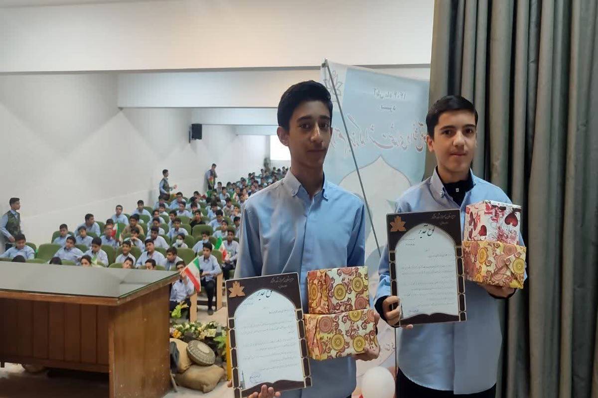 درخشش دانش‌آموزان آموزشگاه شاهد افشار در مسابقات تورنی تیم ریاضی