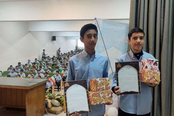 درخشش دانش‌آموزان آموزشگاه شاهد افشار در مسابقات تورنی تیم ریاضی