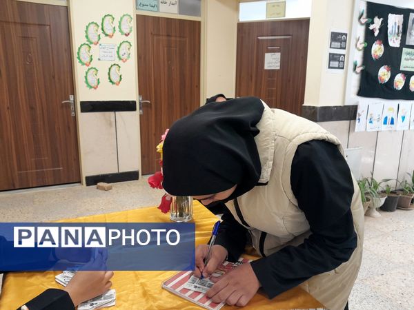 انتخابات شورای دانش آموزی در دبیرستان مادرمهربان خلیل آباد