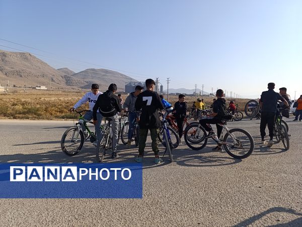 برگزاری همایش دوچرخه‌سواری در آشخانه به‌مناسبت روز دانش‌آموز 