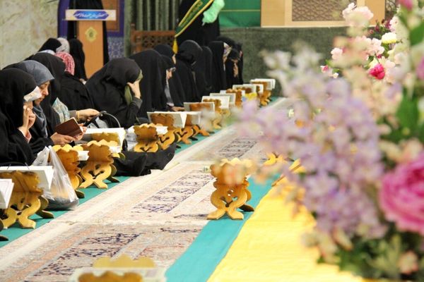 ترتیل‌خوانی بانوان در حرم حضرت معصومه(س)