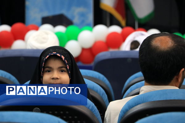 بدرقه کاروان دانش‌آموزان دختر بوشهر به سفر معنوی عمره