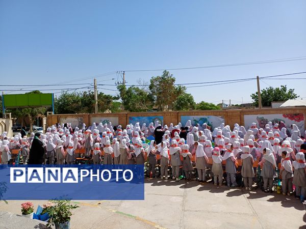 نواختن زنگ سپاس معلم در دبستان دخترانه شاهد نرگس