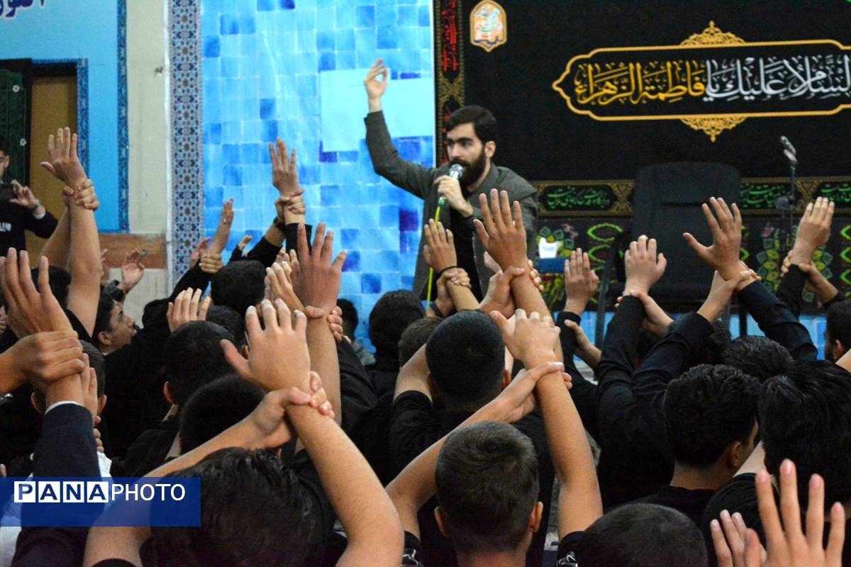 هم‌نوایی دانش‌آموزان مدرسه شهدای علم و فناوری در سوگ حضرت زهرا(س)