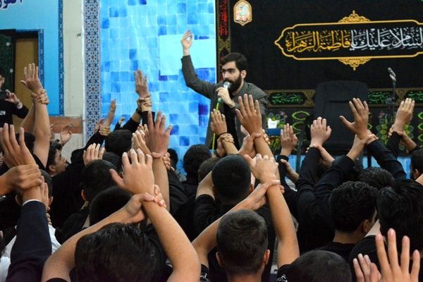 هم‌نوایی دانش‌آموزان مدرسه شهدای علم و فناوری در سوگ حضرت زهرا(س)