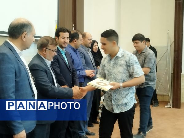 تجلیل از اصحاب رسانه توسط فرماندار و شهرداری‌های برخوار در سالن فرمانداری برخوار 