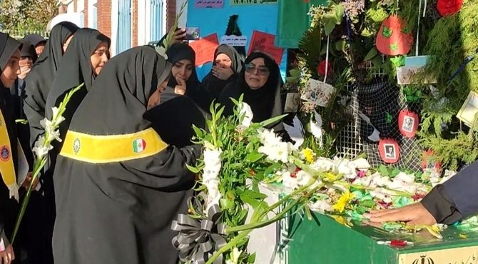 مراسم استقبال و میزبانی از شهید خوشنامِ فاطمی در دبیرستان فرزانگان قائمشهر