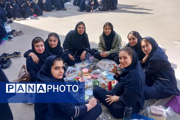 صبحی سالم در دبیرستان دخترانه فرهنگ قرچک