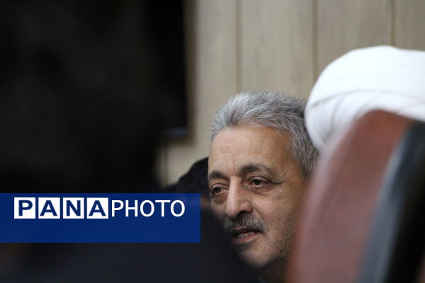 نشست نخبگان استان یزد با مسئول جهاد تبیین کشور