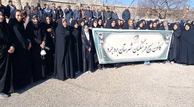 همایش پیاده روی فرهنگیان بروجردی به مناسبت دهه فجر و گرامیداشت پیروزی انقلاب اسلامی 