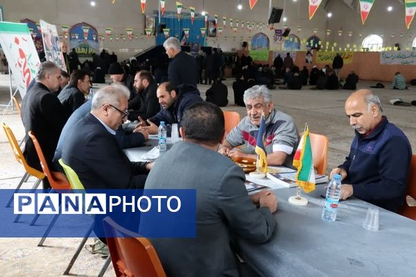 میزخدمت رایگان در مصلای محمدشهر برپا شد