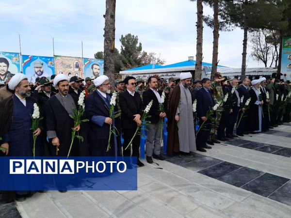 گلباران و عطر افشانی مزار مطهر شهدا در بجنورد