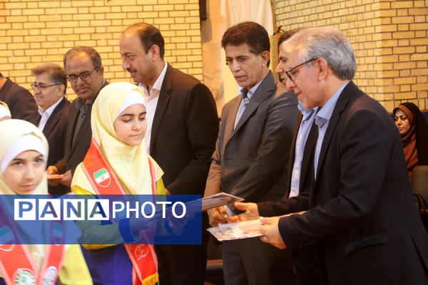 آیین سپاس معلم در دبستان دخترانه شهید باهنر بوشهر