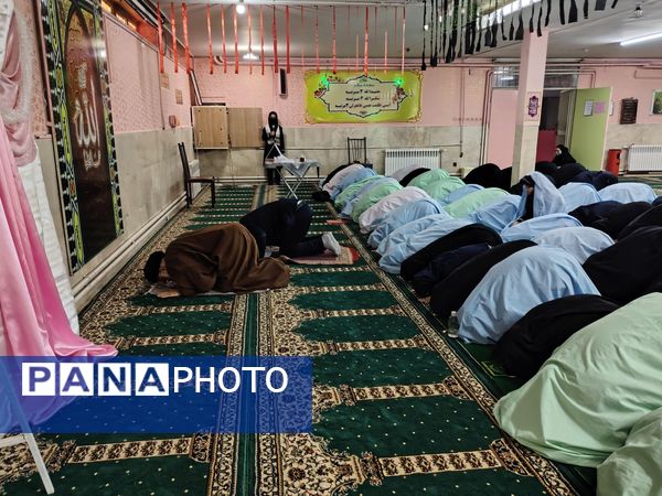 جلسه پرسش و پاسخ با امام جمعه شهرستان نیشابور در دبیرستان شاهد قدسیان 