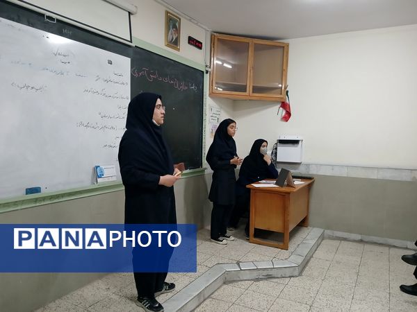  جلسه شورا  و بسیج دانش آموزی در دبیرستان نمونه دولتی مهشید مصلی نژاد