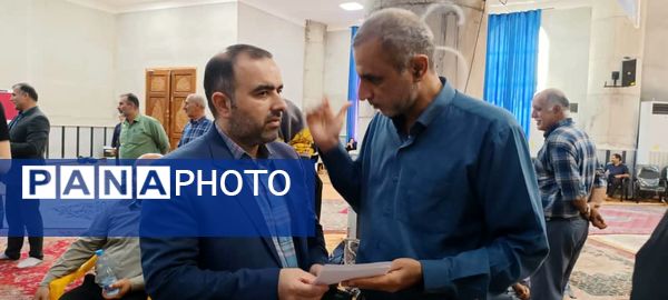 برپایی میز خدمت ادارات در مصلای نماز جمعه شهرستان محمودآباد