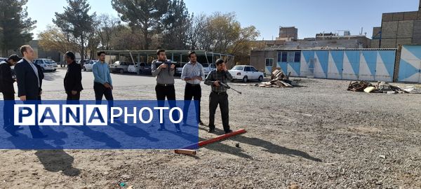 مسابقه طناب کشی و تیراندازی با تفنگ بادی در زاوه