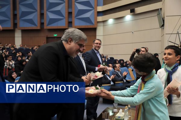 همایش بزرگ تجلیل از معلمان نمونه شهر تهران توسط وزیر آموزش و پرورش