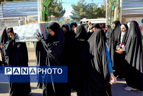 استقبال از شهید‌گمنام در دبیرستان رضوانه شاهبیکی سربیشه 