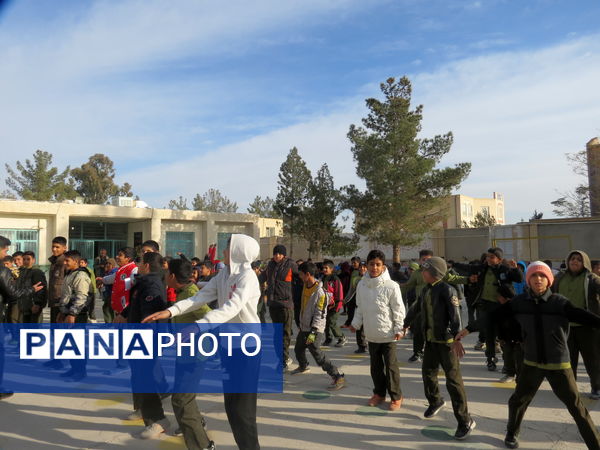 قاب پانا خاتم از شادی و نشاط دانش‌آموزان 