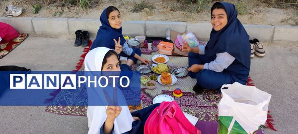 نهار سالم به مناسبت روز جهانی غذا و پوکی استخوان در مدرسه شهید خاقانی شیروان