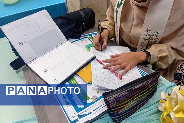 ورود دانش‌ آموزان دختر ناحیه دو شهرری به مراسم معنوی اعتکاف 