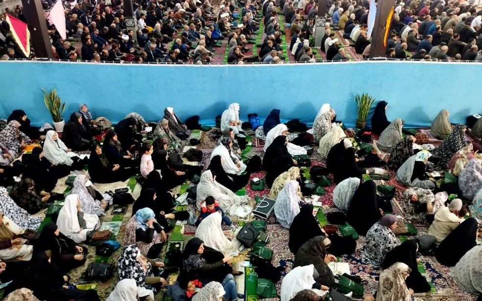 نماز جمعه تویسرکان؛ تجلی خدمت و مهر مادری در کنار نهادهای مردمی