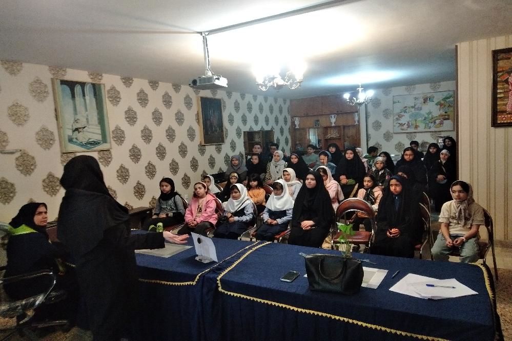 آموزش مقدماتی خبرنگاری در کانون ١۵ خرداد ناحیه ٣ آغاز شد