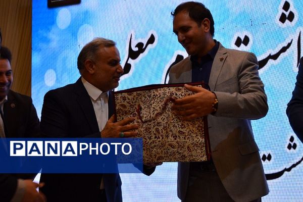 برگزاری مراسم گرامیداشت مقام معلم در بهارستان‌دو