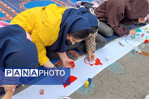 نمایشگاه دست سازه‌های دانش‌آموزان مدرسه شهید شرافت بهارستان‌دو