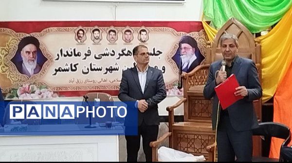 جلسه دهگردشی فرماندار کاشمر در روستای رزق آباد