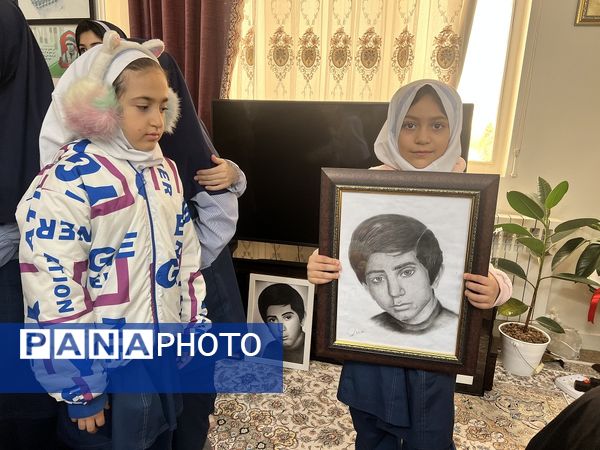 دیدار دانش‌آموزان دبستان المهدی ناحیه 2 کرج با خانواده دانش‌آموز شهید رضا پناهی