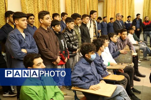 حضور وزیر کشاورزی در مراسم صبحگاهی هنرستان کشاورزی تبریز