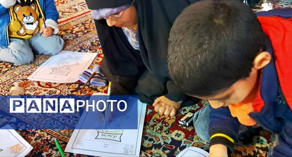 برپایی غرفه کودک در حاشیه نماز جمعه شهرستان کاشمر 