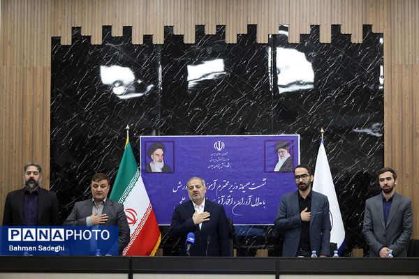 نشست صمیمی وزیر آموزش و پرورش با مدال آوران المپیادهای علمی