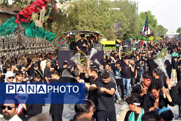 حضور پرشور کودکان قمی در دسته‌های عزاداری روز تاسوعا 