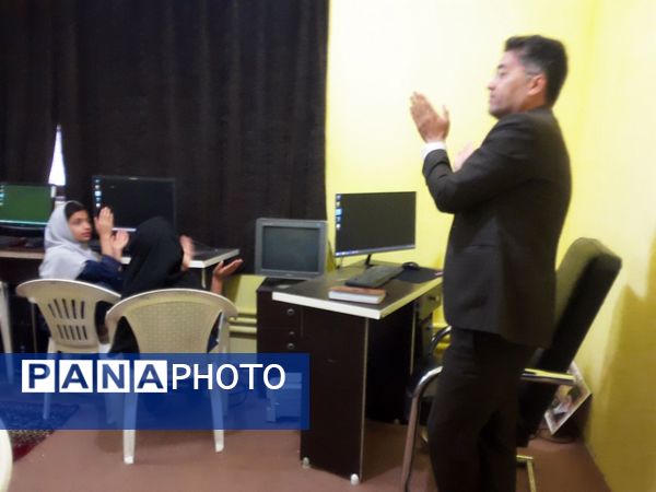 کلاس یادگیری کار با رایانه در کانون لقمان
