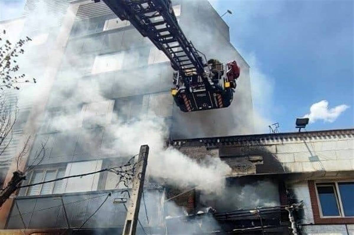 حریق در انبار ساختمان اداری خیابان طالقانی