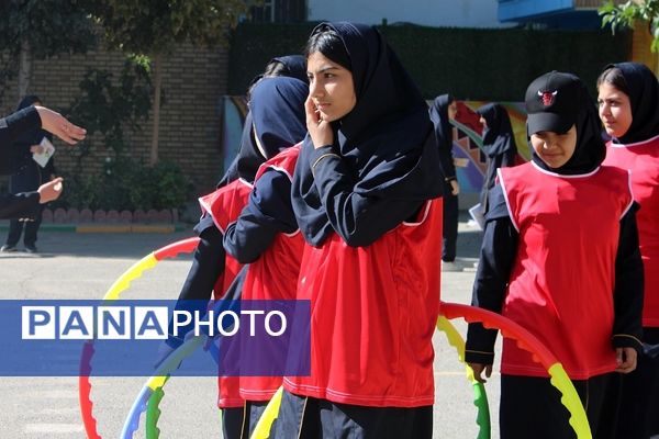 برگزاری جشنواره ورزشی در مدرسه شهید غیوری ناحیه یک شهرری