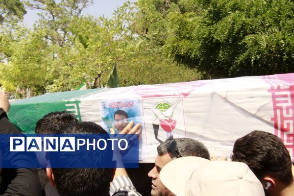 خاکسپاری پیکر پاک  سردار سرافراز اسلام شهید محمد کاظمی و شهدای جنگ تحمیلی در مشهد