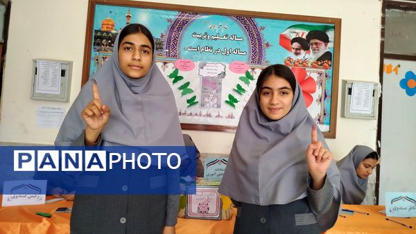 دانش‌آموزان دبیرستان گوهرشاد؛ پیشگامان مشارکت و مسئولیت‌پذیری