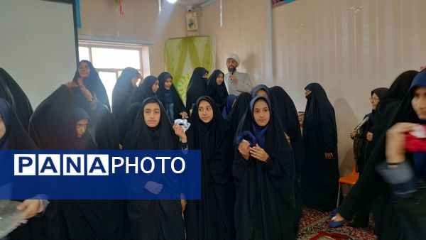  تقدیر از فعالین حجاب و عفاف در دبیرستان شاهد تکتم