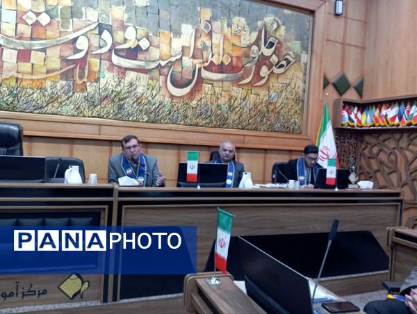 نشست هم‌اندیشی مسئولان سازمان دانش‌آموزی استان فارس روز اول