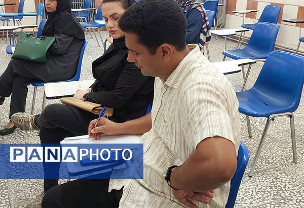 انتخابات انجمن اولیا و مربیان در دبیرستان فرزانگان قائمشهر