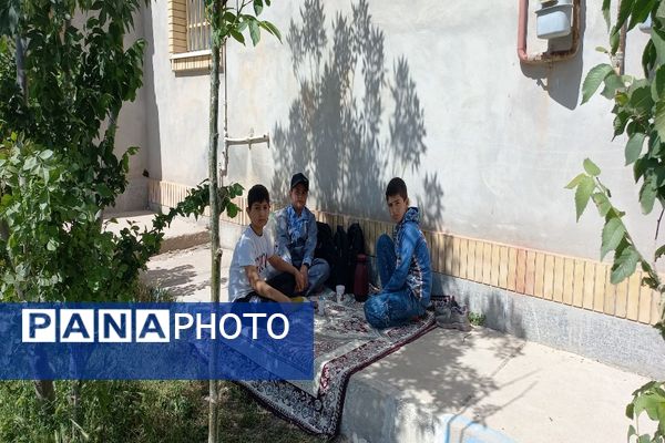 برگزاری اردوی درون مدرسه‌ای در مدرسه شهید معتمدی گزکوه